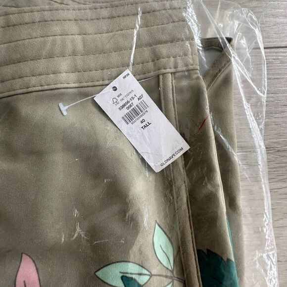 Old Navy Printed Built-In Flex Board Shorts Green Floral 40 tall NWT IN PKG - Picture 3 of 5
